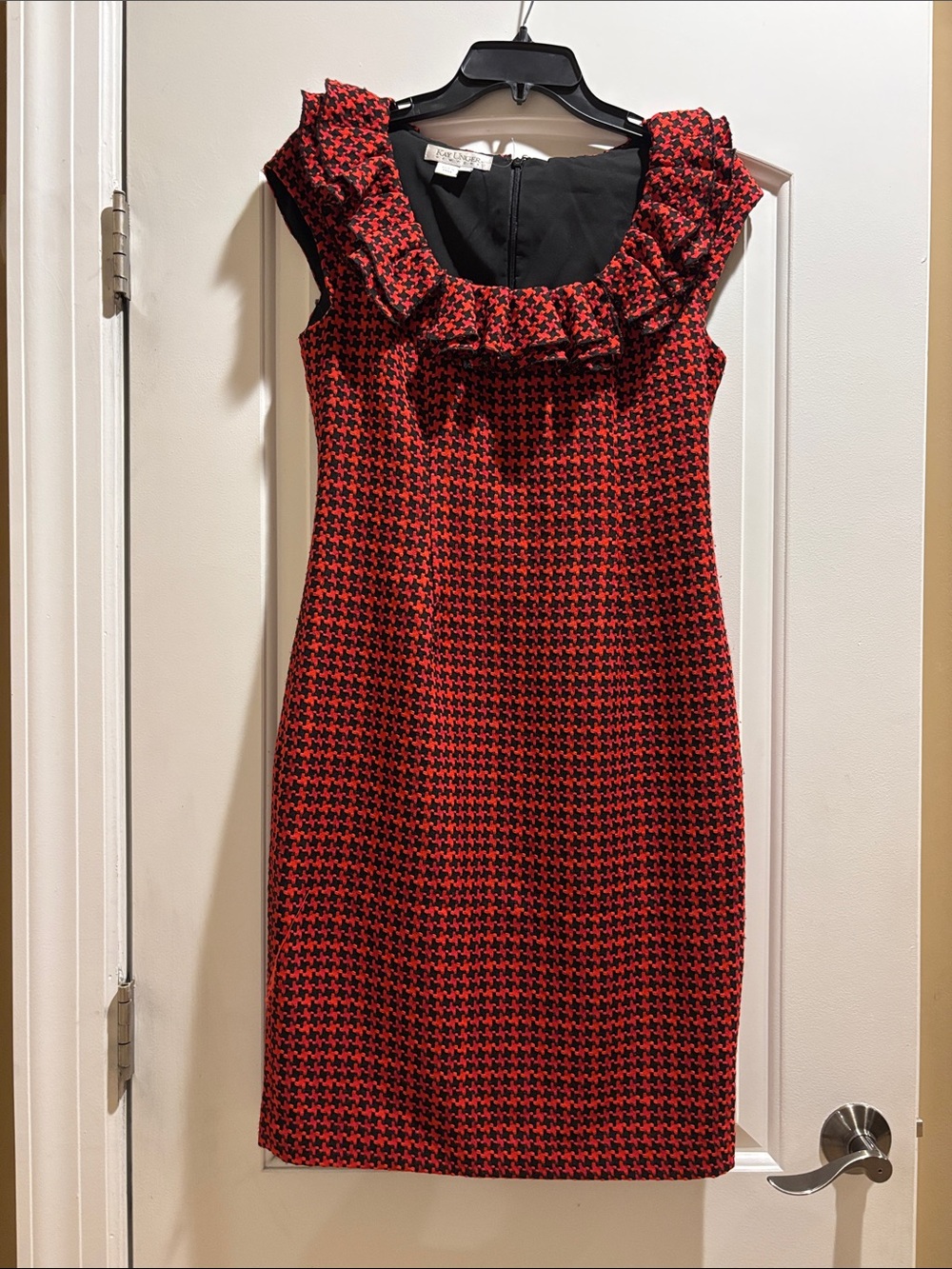 Kay Unger Red and Black Houndstooth Ruffle Neck Sheath Dress size 6